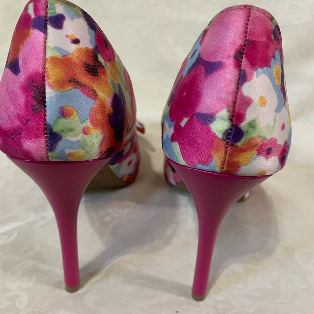 Fioni heels, 8.5, multi colored cloth over man made material - Picture 6 of 6